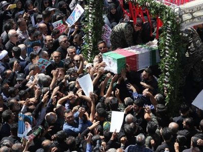 وداع پرشور مردم شیراز با شهدای حادثه تروریستی حرم شاهچراغ(ع)