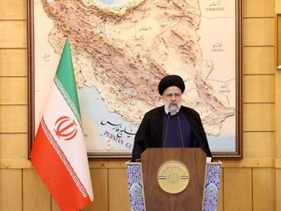 رئیسی در بدو ورود به تهران: ۳ هزار و ۵۰۰ لوح هخامنشی به عنوان سوغات سفر تحویل موزه‌های ایران شد