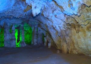 غار ده‌شیخ؛ سفر به ژرفنای تاریخ در دل کوه