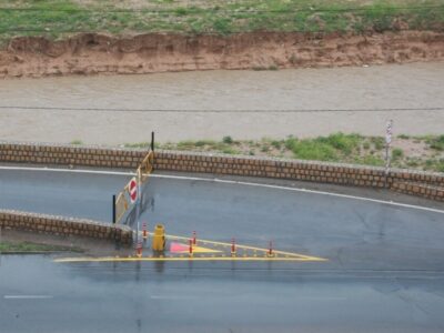 بارش باران کنارگذرهای رودخانه خشک شیراز را مسدود کرد