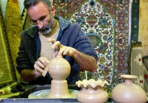 هنرمندان صنایع دستی فارس ۷۰۰میلیارد ریال تسهیلات کم‌بهره دریافت کردند
