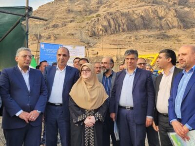 آغاز عملیات اجرایی نیروگاه خورشیدی ۲۰ مگاواتی در تفرش با حضور سخنگوی دولت