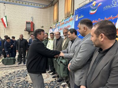 ۴۰۰ دستگاه سامانه قابل حمل تولید برق خورشیدی به عشایر منطقه کلیبر آذربایجان واگذار شد