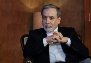 عراقچی: تردد کشتی‌های تجاری از تنگه هرمز با اجرای آتش‌بس در لبنان آزاد شد