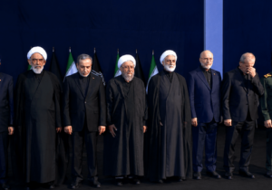 ادای احترام سران قوا و مسئولان ارشد کشور به پیکر مطهر امام شهید