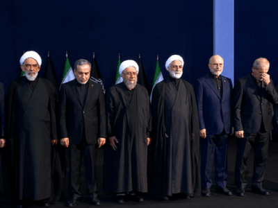 ادای احترام سران قوا و مسئولان ارشد کشور به پیکر مطهر امام شهید