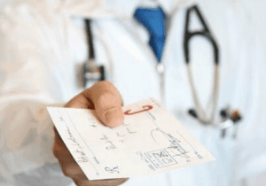 وزارت بهداشت: پیگیر زیرمیزی‌ گرفتن پزشکان هستیم