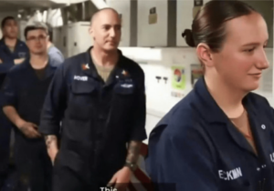 بالا زدن چاه توالت ناو آمریکایی