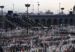 مدیریت کمنظیر در سیل خروشان جمعیت؛ مصلی ۵ نوبت تکمیل و تخلیه شد
